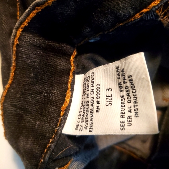 Lei Shorts - Picture 3 of 3